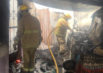 Bomberos sofocan incendio en vivienda en la colonia Yarrington