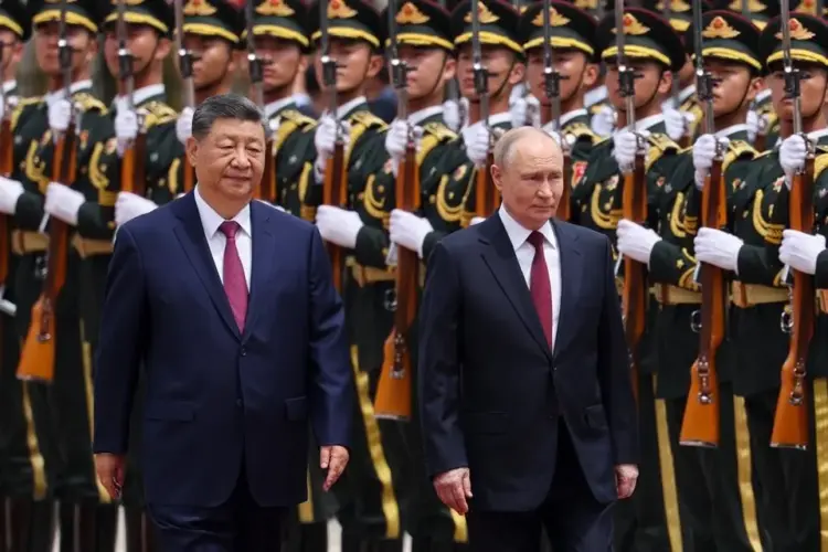 China y Rusia renuevan histórico pacto de cooperación