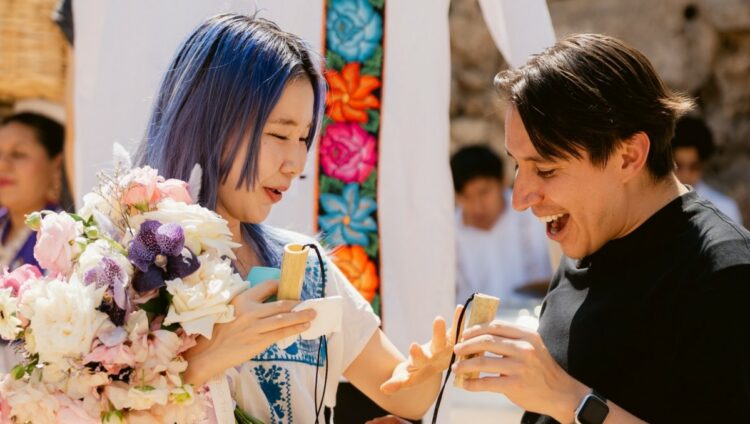 La influencer Chingu Amiga anuncia su compromiso matrimonial con Rodrigo Vásquez