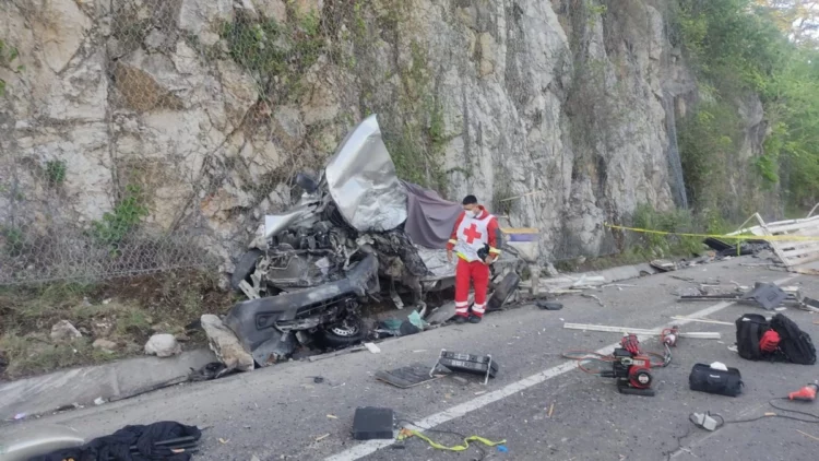 Accidente carretero en Tamasopo causa dos decesos
