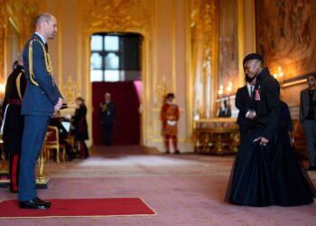 Cynthia Erivo recibe la distinción de Miembro de la Orden del Imperio Británico en el Castillo de Windsor