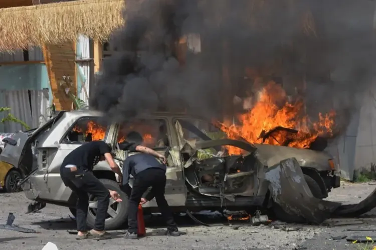 Israel ataca vehículos en Líbano; reportan 12 muertos