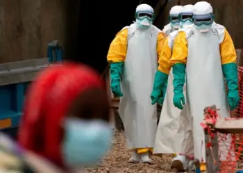 EEUU restringe vuelos por emergencia global de ébola