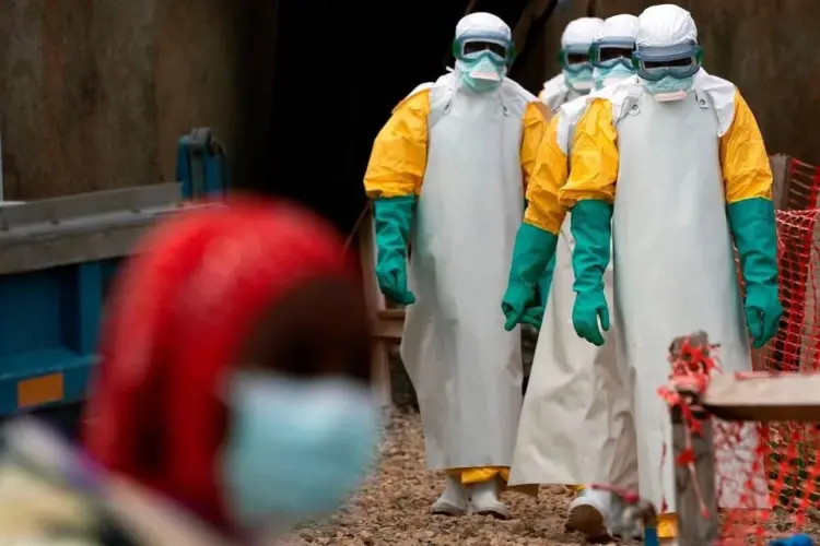 EEUU restringe vuelos por emergencia global de ébola