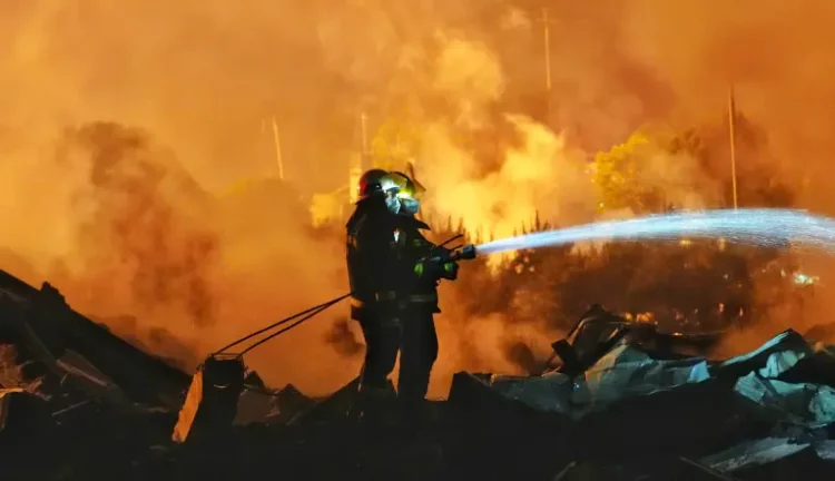 Explosión en fábrica de fuegos artificiales deja 21 muertos