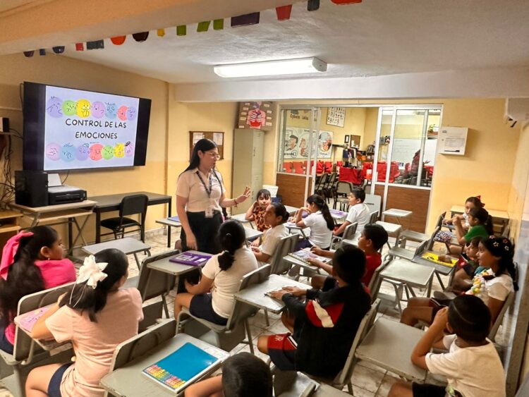 Previenen delito entre comunidad escolar
