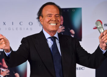Julio Iglesias presentará una querella por calumnias contra la vicepresidenta Yolanda Díaz