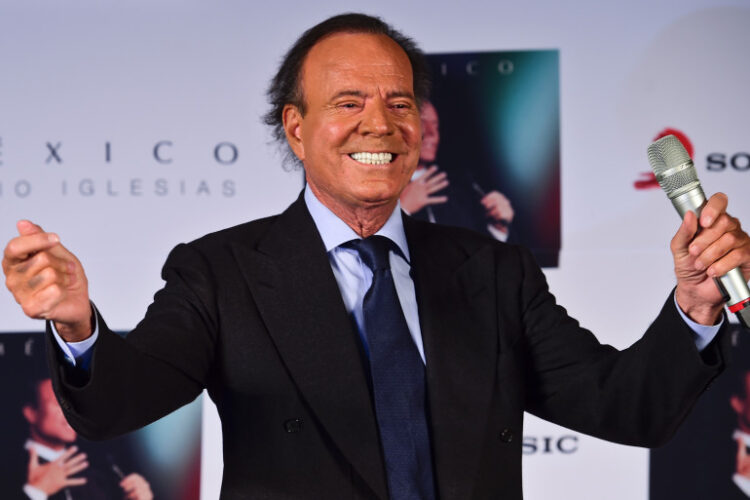 Julio Iglesias presentará una querella por calumnias contra la vicepresidenta Yolanda Díaz
