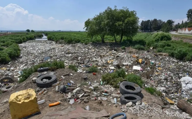 Semarnat presenta estrategia contra suelos contaminados en México