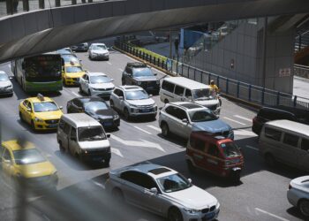 ¿Qué colores de autos tienen más accidentes? La ciencia explica el factor de visibilidad
