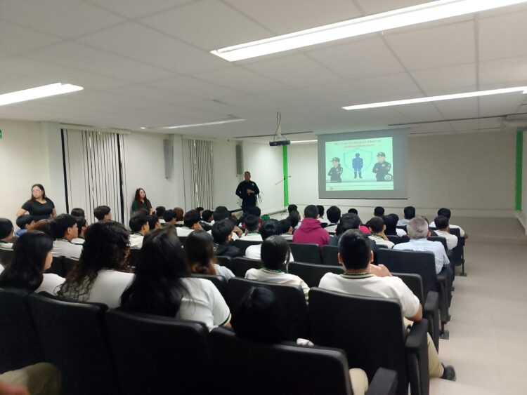 Capacitan contra delitos cibernéticos a estudiantes de El Mante