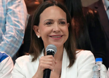 María Corina Machado anuncia su candidatura y respalda el plan de tres fases de EE. UU. para Venezuela