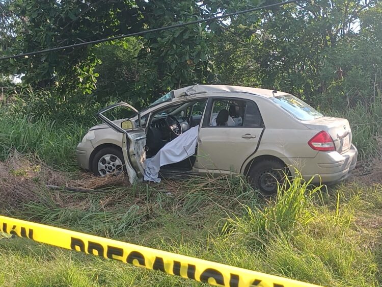 Mujer pierde la vida en choque carretero en Gómez Farías