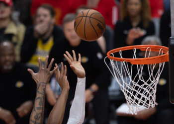 Cleveland Cavaliers vencen a Detroit Pistons y recortan distancia en las Semifinales del Este