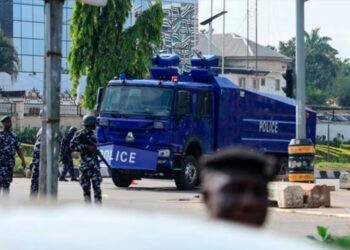 Ataque armado contra una iglesia al oeste de Nigeria provoca tres muertes y quince secuestros
