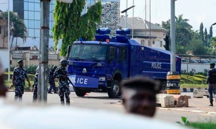 Ataque armado contra una iglesia al oeste de Nigeria provoca tres muertes y quince secuestros