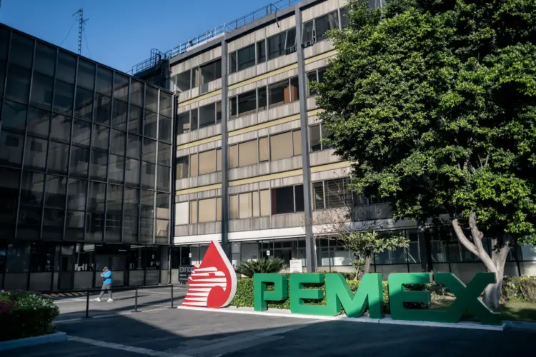Juan Carlos Carpio asume la dirección de Pemex