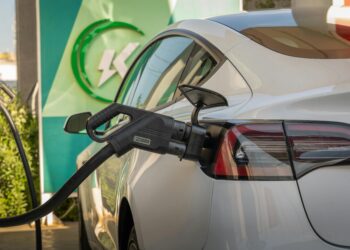 Caen exportaciones de autos eléctricos mexicanos