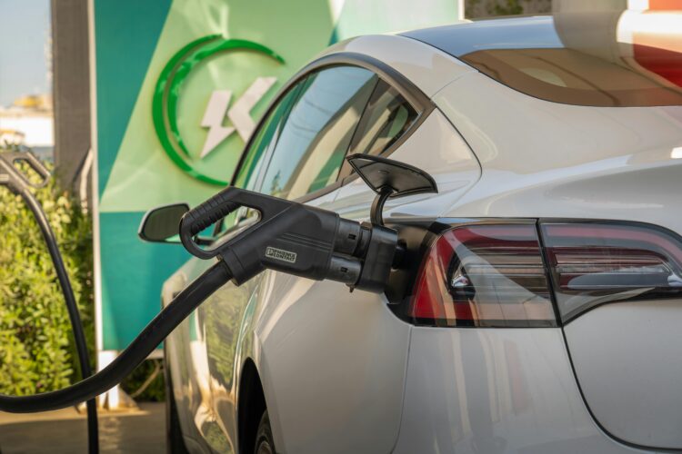Caen exportaciones de autos eléctricos mexicanos