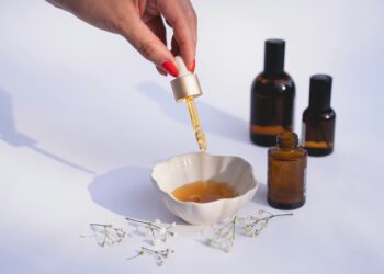 Cómo combinar ácido hialurónico y retinol para una piel luminosa y sin manchas
