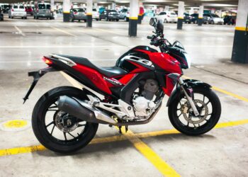 Cuatro hábitos comunes que están dañando tu moto sin que te des cuenta