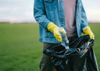 Basura plástica por energía limpia: El innovador método solar para producir hidrógeno