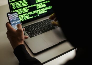 Bancos en México alertan sobre sofisticación de fraudes financieros mediante inteligencia artificial y clonación de voz