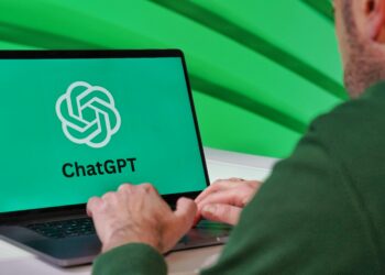ChatGPT ya funciona como asesor financiero: OpenAI permite conectar cuentas bancarias en su versión Pro