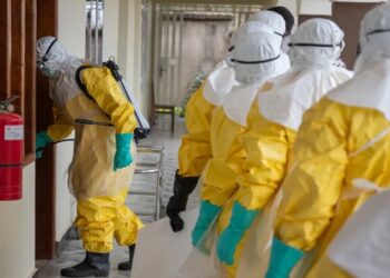 Ébola en el Congo: Casos superan los 900 y la OMS emite alerta por brote