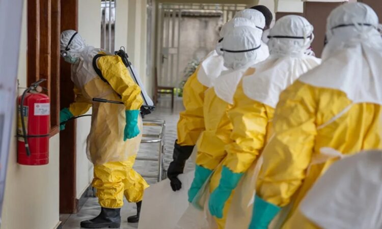 Ébola en el Congo: Casos superan los 900 y la OMS emite alerta por brote