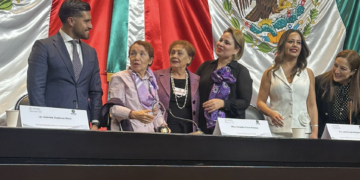 Reconocen trayectoria de la C.P.C. Rosa Velia Vázquez Sáenz