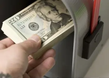 Depósitos en cuenta superan remesas en efectivo