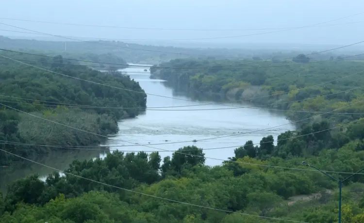 Alerta en Nuevo Laredo, aumenta nivel del río Bravo