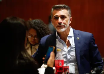 Sergio Mayer renuncia de forma irrevocable a Morena
