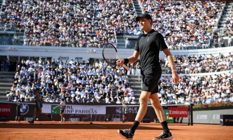 Jannik Sinner revela su afición por armar la Torre Eiffel de LEGO durante Roland Garros