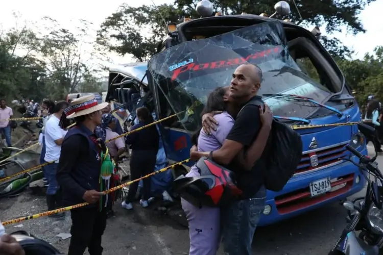 Mueren soldados colombianos en atentado terrorista
