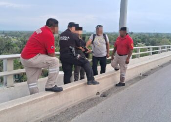 Guardia Estatal evita suicidio en puente de Tampico