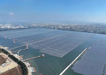 Energía solar marina: El proyecto en Taiwán que produce 12% más electricidad que en tierra firme