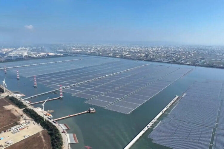 Energía solar marina: El proyecto en Taiwán que produce 12% más electricidad que en tierra firme