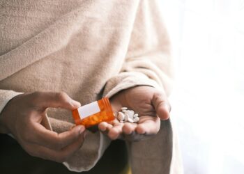 Crisis de descanso: Por qué millones de adultos recurren a pastillas y suplementos para dormir