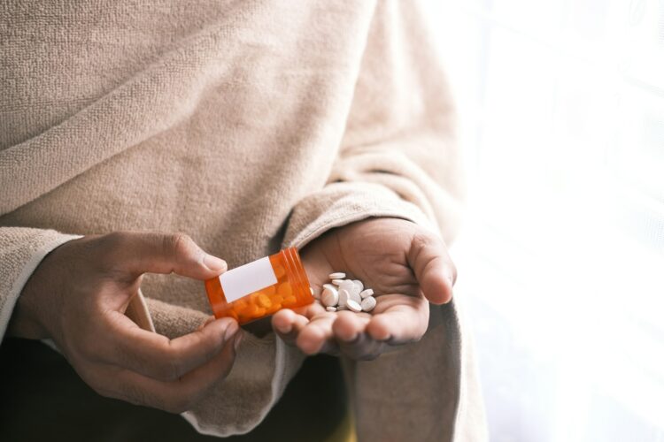 Crisis de descanso: Por qué millones de adultos recurren a pastillas y suplementos para dormir