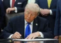 Trump firma orden para crear portal de jubilación