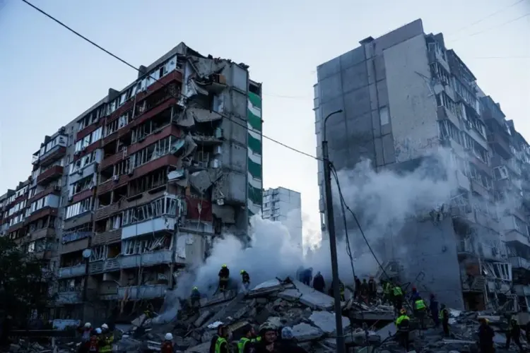 Ataque ruso en Kiev deja 21 víctimas mortales