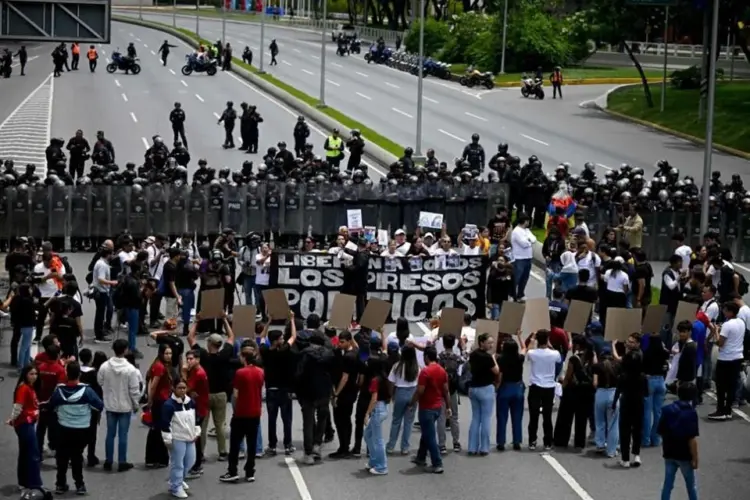 Protestan en Venezuela por muertes de presos políticos
