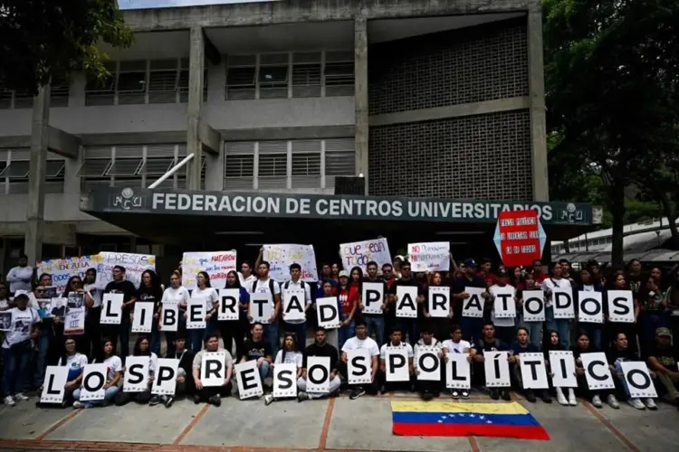 Venezuela concede beneficios humanitarios a 300 reos