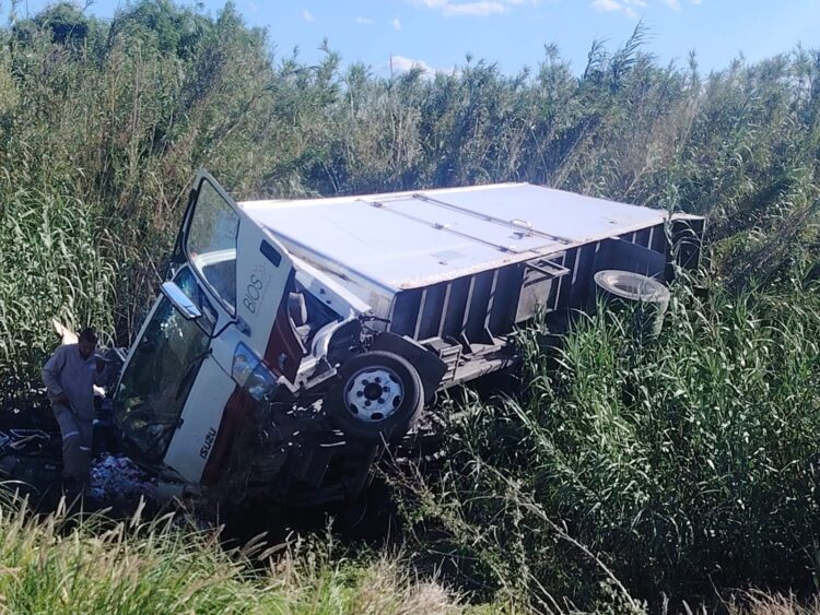 Vuelva camión en carretera San Fernando-Reynosa
