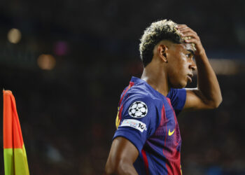 Hinchas del Barça apedrean su propio autobús por error antes del Clásico