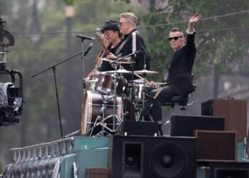 U2 graba video musical en el Centro Histórico de la Ciudad de México ante decenas de seguidores