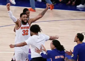 Histórica remontada de Knicks 107-106 sobre Spurs y se coloca 3-1 en la final de NBA