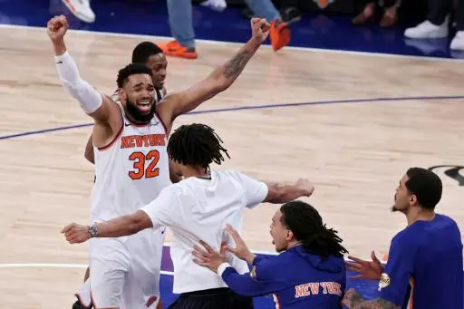 Histórica remontada de Knicks 107-106 sobre Spurs y se coloca 3-1 en la final de NBA